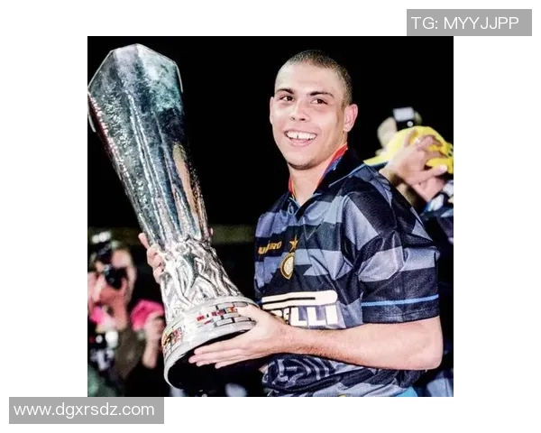 潮流头像中的足球传奇小罗展现个性与风采的魅力之旅